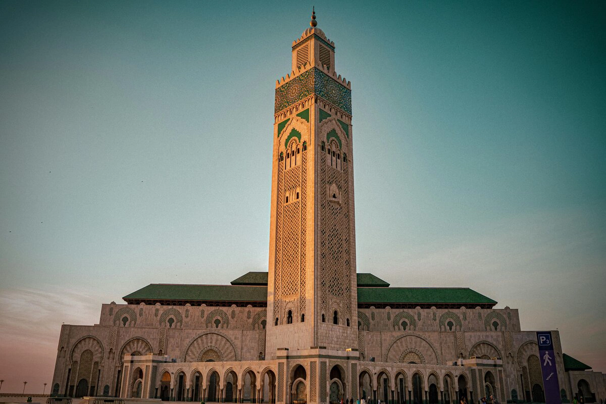 العمارة والدين: السياحة الدينية الإسلامية بين التاريخ والروح في المغرب